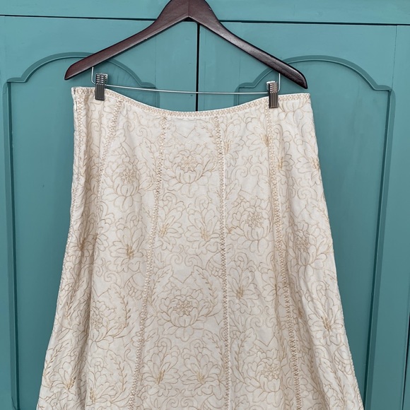 Nygard White/Cream Embroidered Skirt. Size 16 - Picture 6 of 14